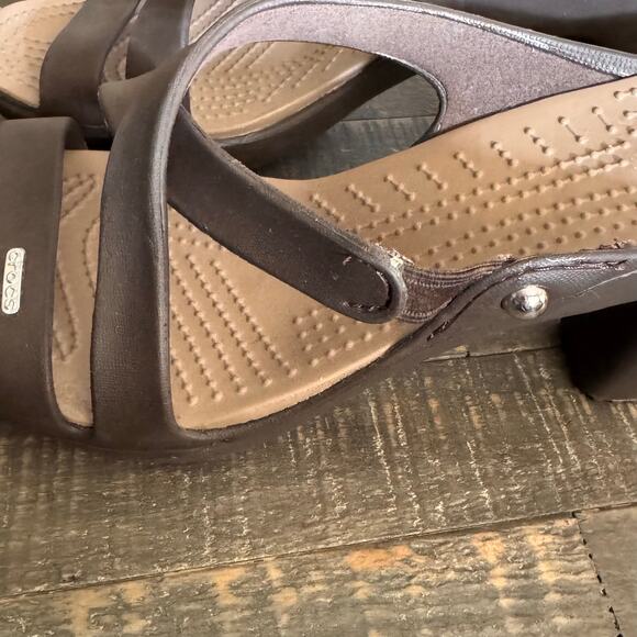 Crocs Womens Size 10 Cyprus IV Heeled Sandals Brown Slip On Strappy 4” 14558 EUC - Picture 11 of 13